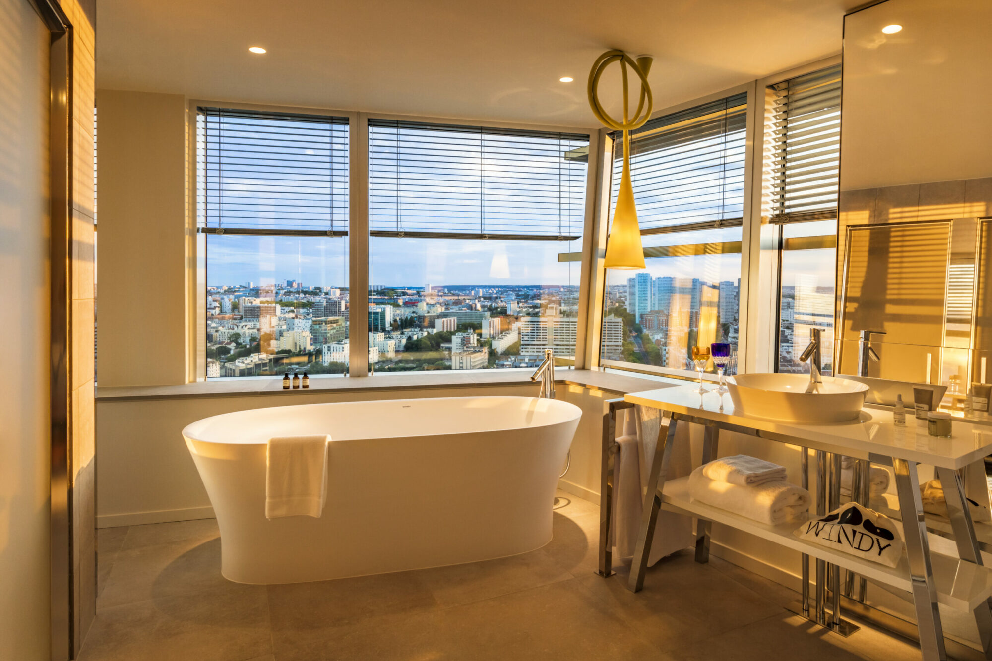 Deluxe-Junior-Suite-Panoramic-Bathroom.jpg