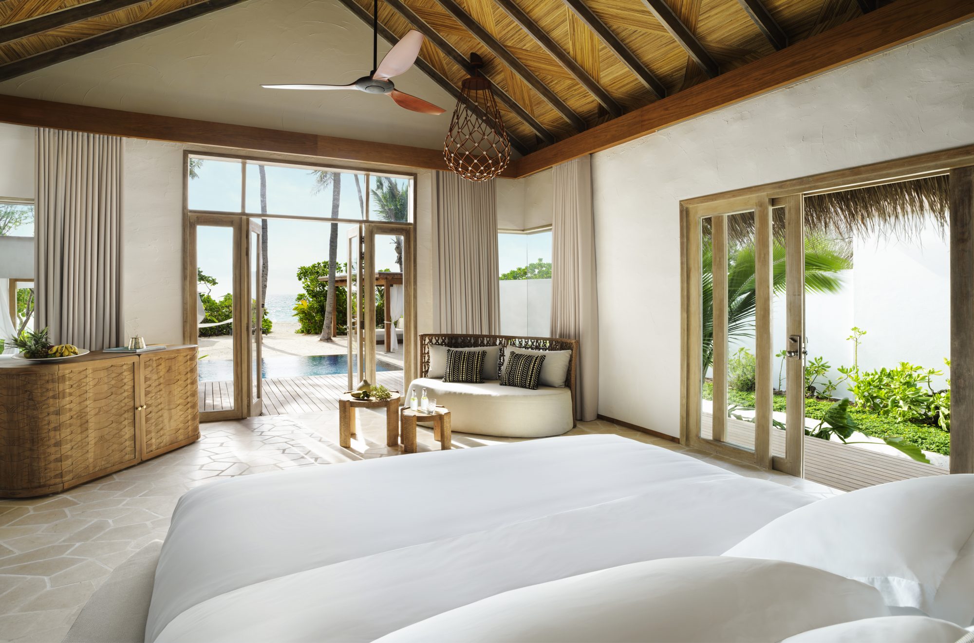 Fairmont Maldives - Beach Villa Premium Bedroom