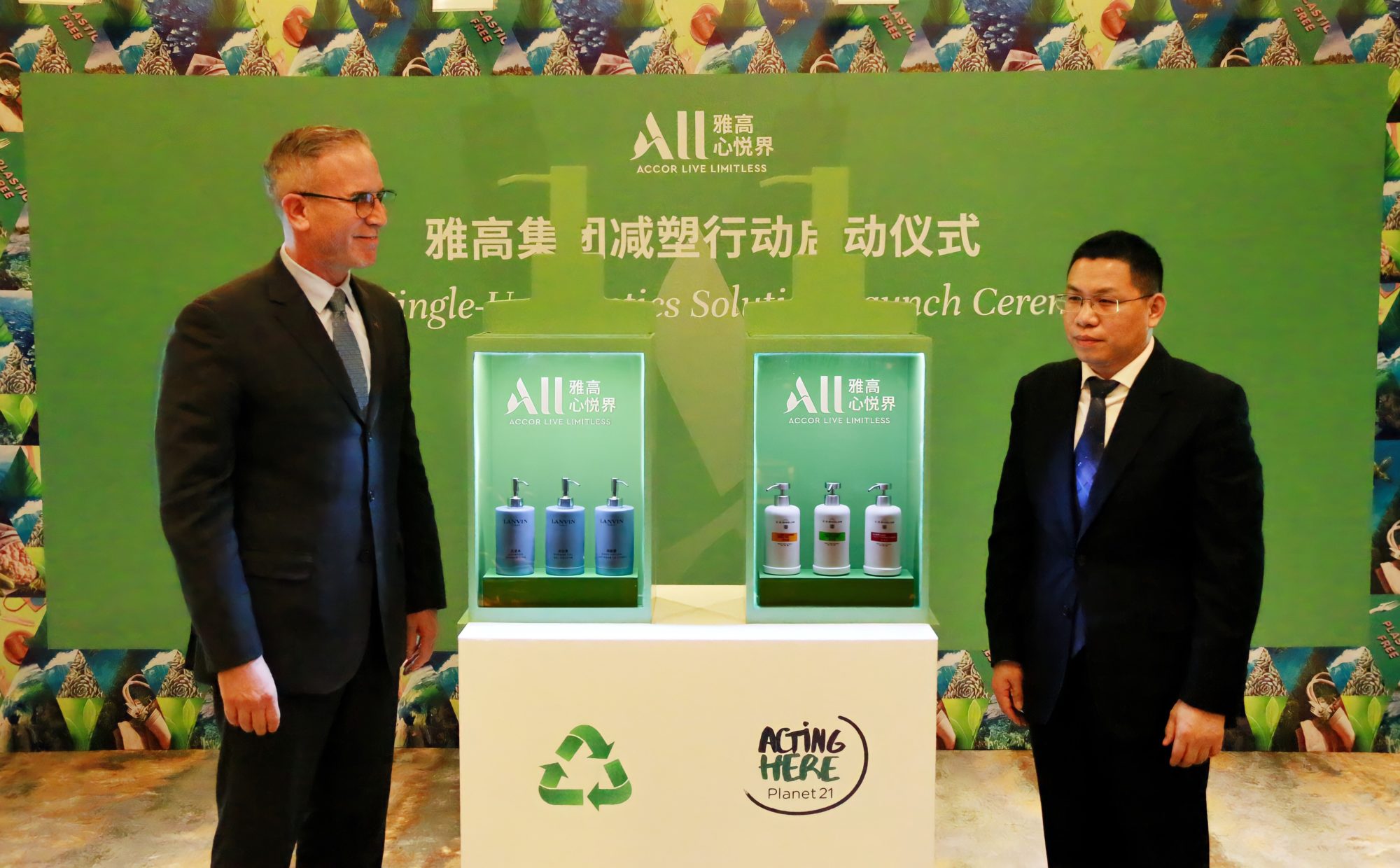 Li Binghua, Division Director, Market Management Office, Shanghai Municipal Bureau  of Culture and Tourism and Gary Rosen, Chief Executive Officer, Accor Greater China,  unveiled Accor’s biodegradable solution to replace single-use guest plastic bathroom amenities