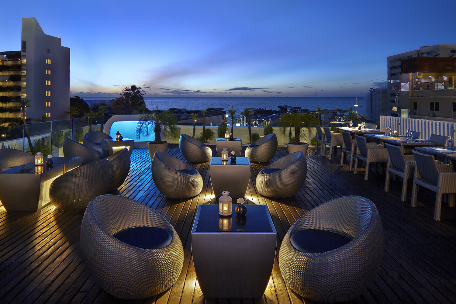 Hotel Baraquda Pattaya_Sunset Lounge.jpg