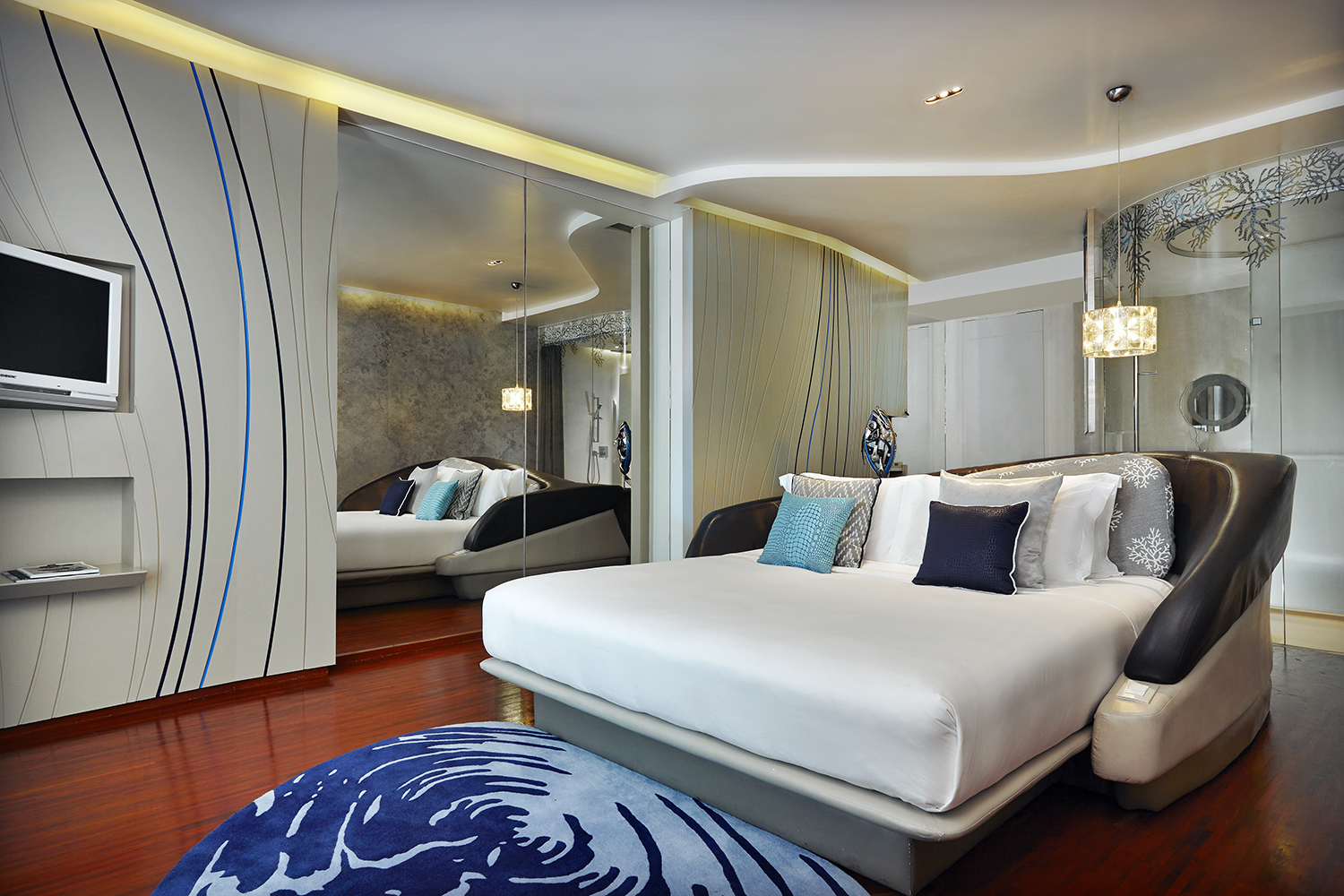 Hotel Baraquda Pattaya_Deluxe King Bed.jpg