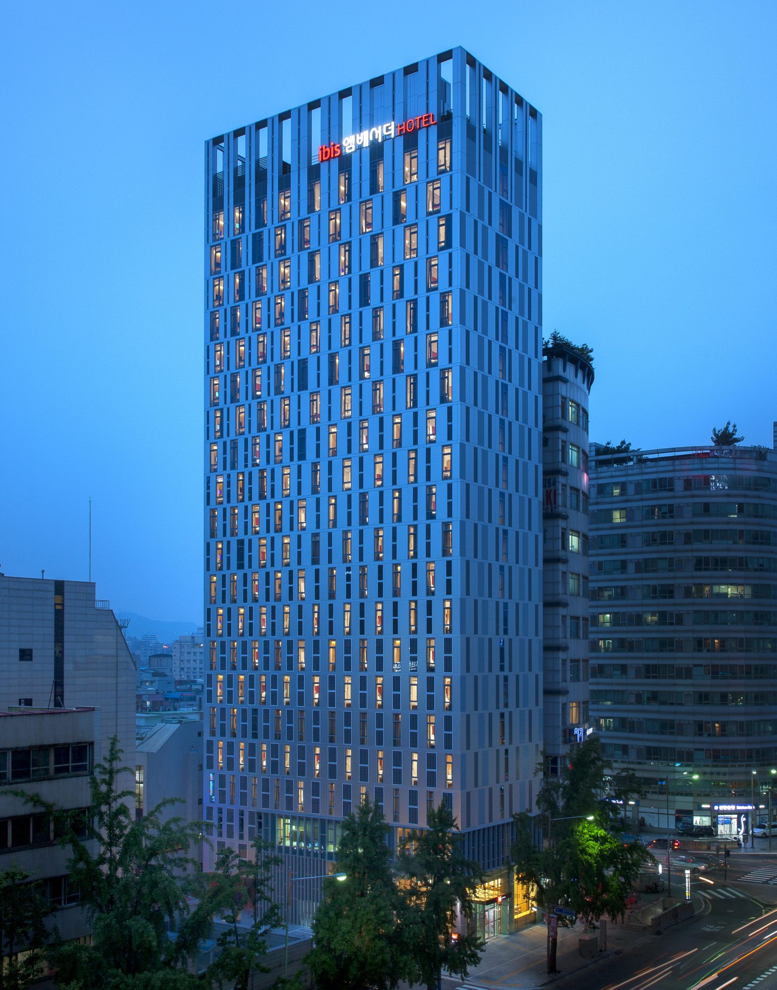 ibis Ambassador Seoul Dongdaemun - Exterior.jpg