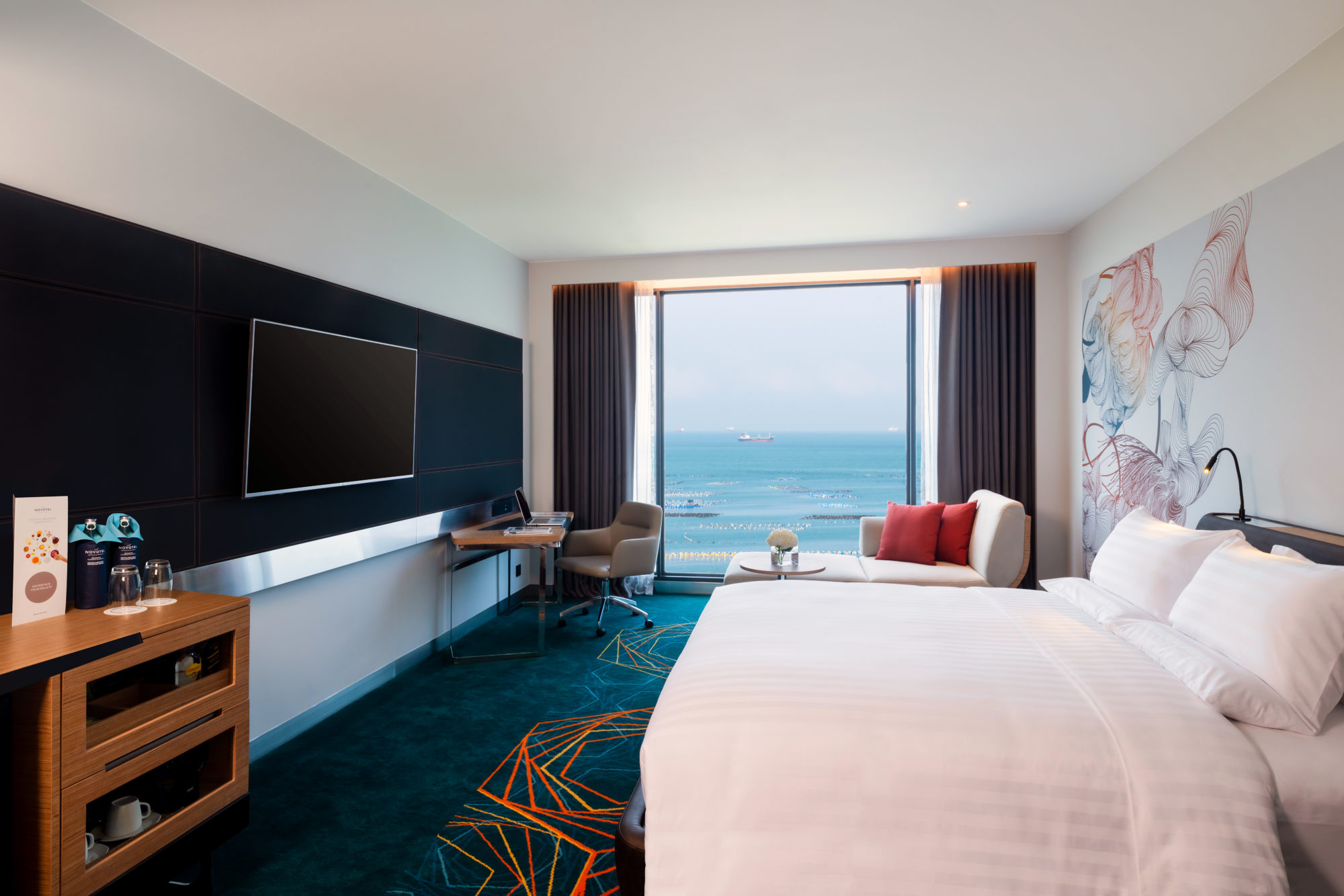 2- DELUXE KING – Sea view with mini bar-jpg