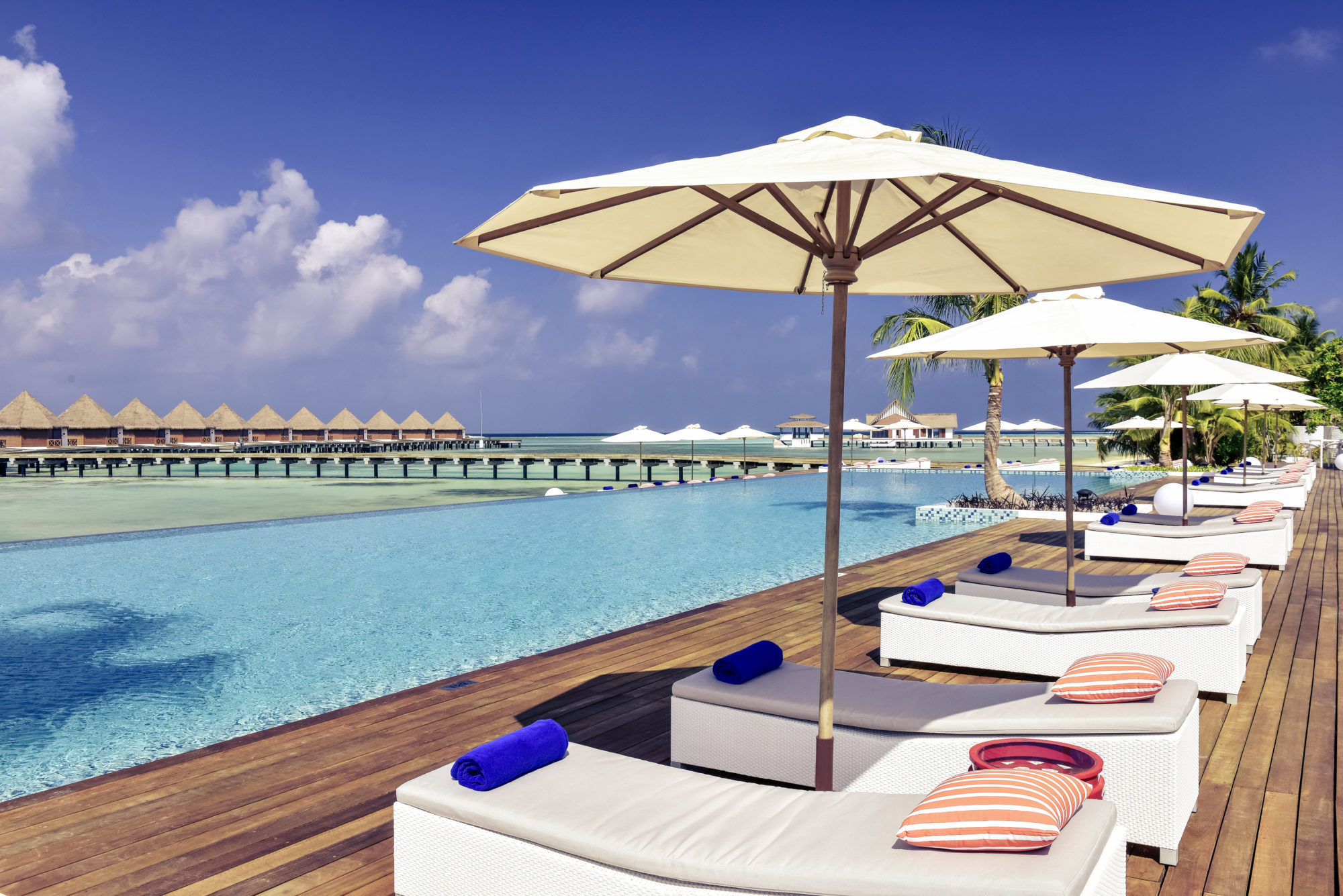 Mercure Maldives Kooddoo Resort 10-jpg