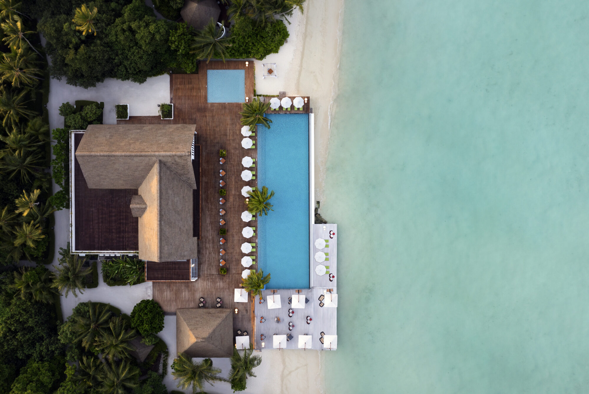 Mercure-Maldives-Kooddoo-Resort-7.jpg