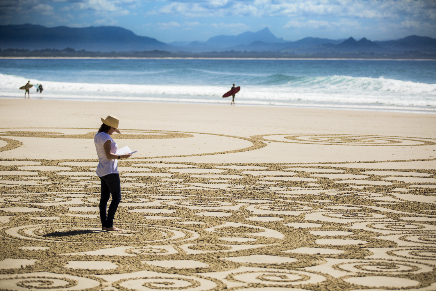 Byron Writers Festival Sand Art by Craig Gascoigne Photo by Evan Malcolm....jpg