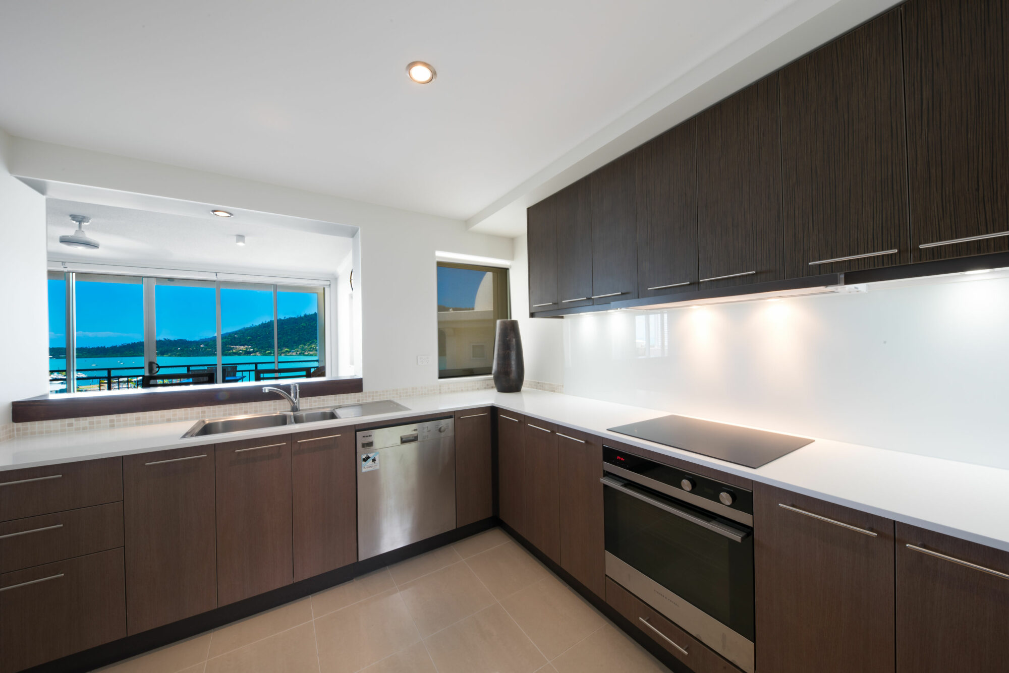 The Sebel Whitsundays Airlie Beach – Penthouse Kitchen.jpg