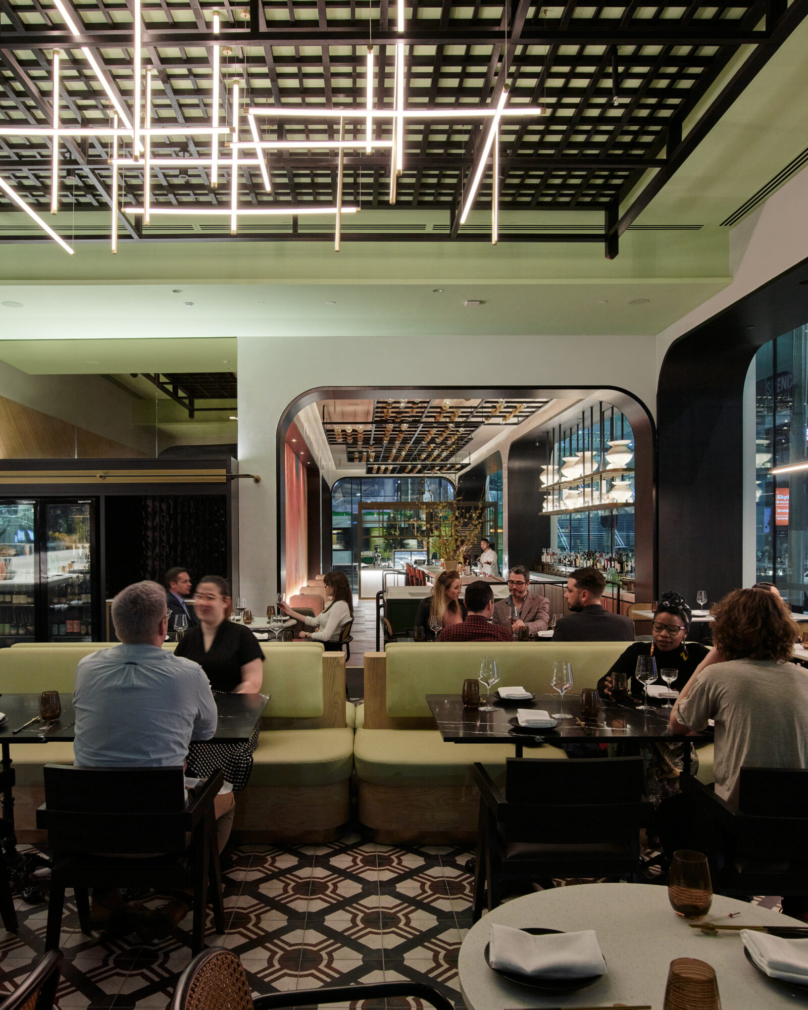 Movenpick Hotel Melbourne – Miss Mi Restaurant  Bar 4-jpg